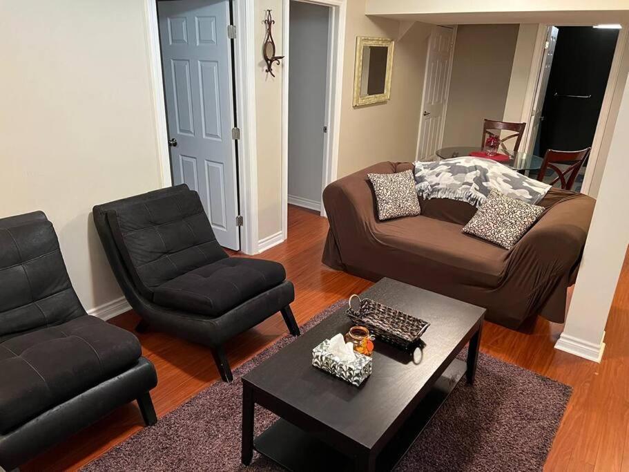 Cozy 2Br Basement Near Two Lakes Appartement Richmond Hill Buitenkant foto